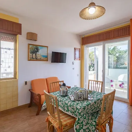 Apartment Dea 1 Mancaversa